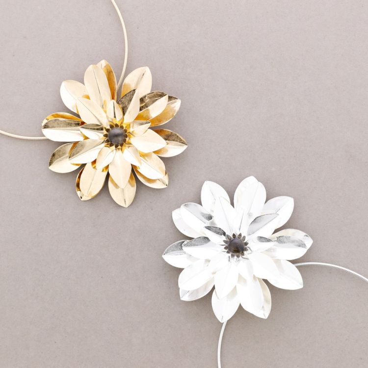 METAL FLOWER CHOKER 2