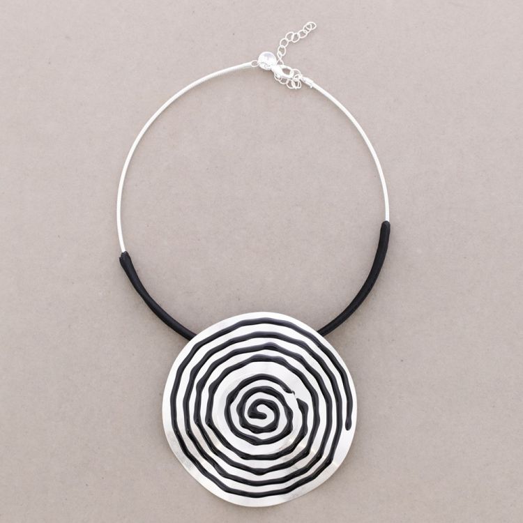 GARGANTILLA METAL MEDALLÓN ESPIRAL ESMALTE