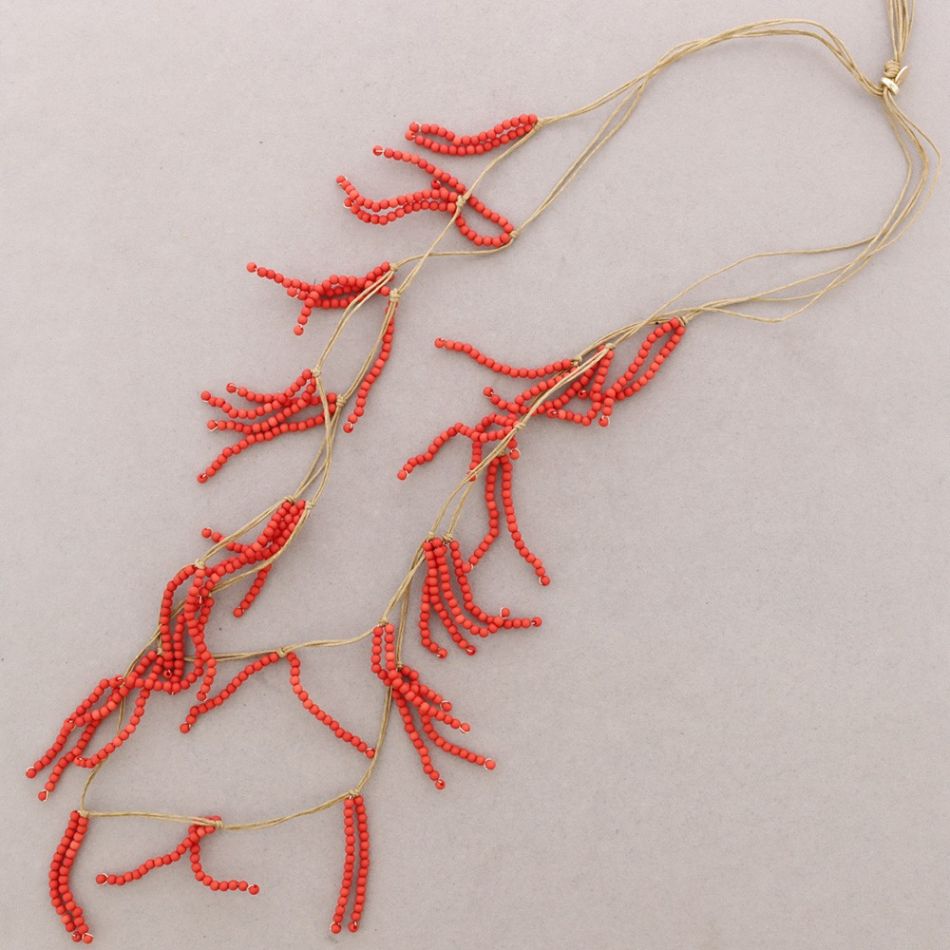LONG NECKLACE WITH RESIN BEADS