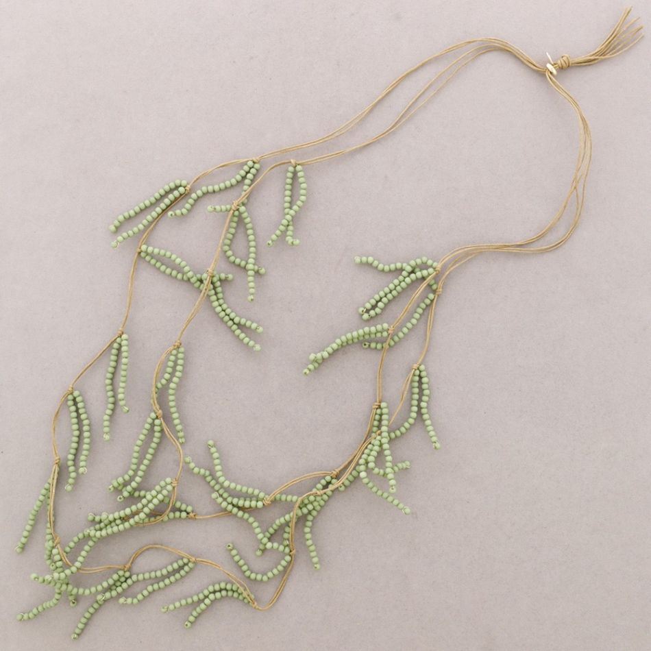 COLLAR LARGO CUENTAS RESINA