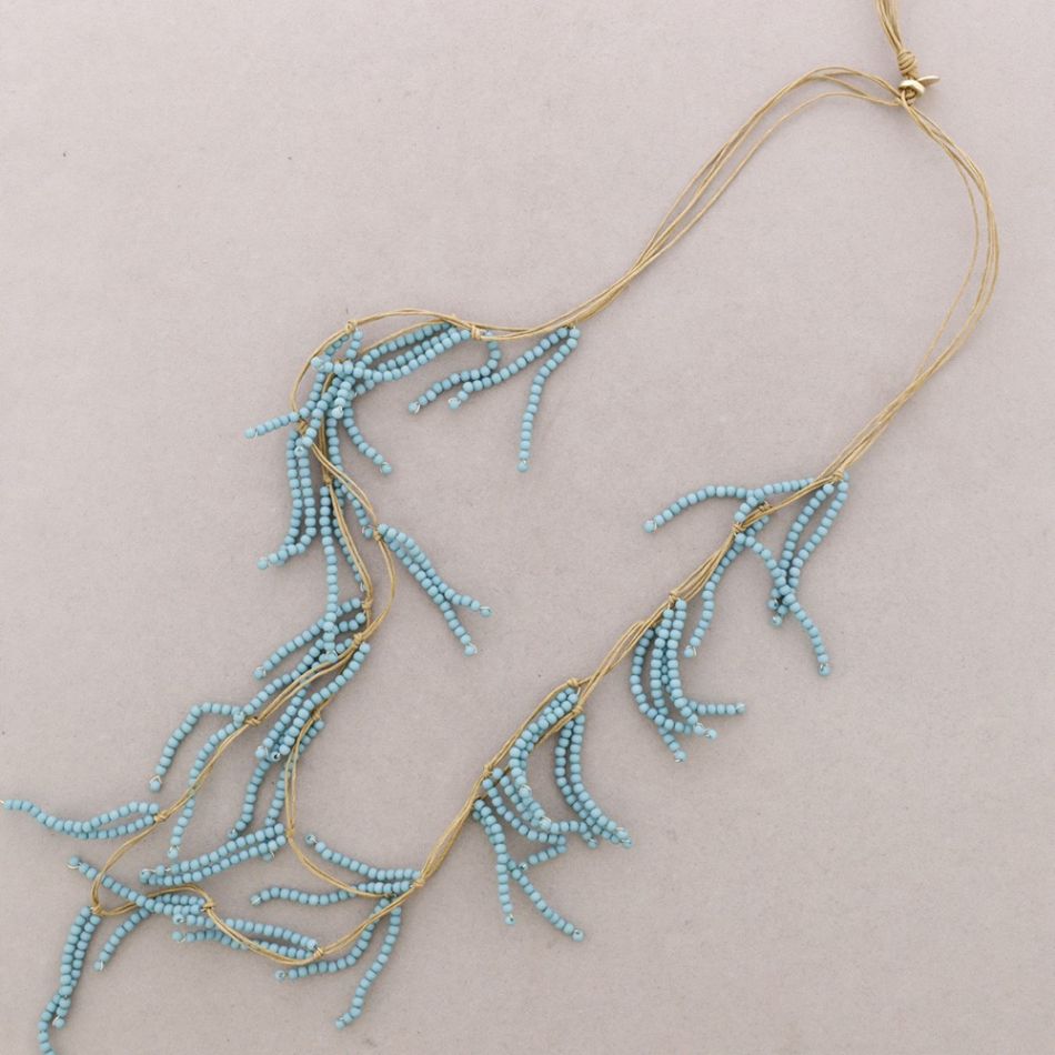 COLLAR LARGO CUENTAS RESINA