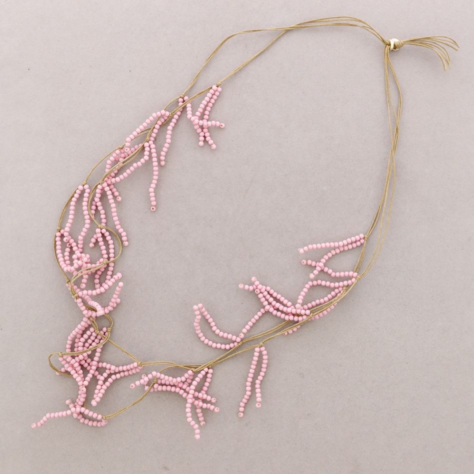 COLLAR LARGO CUENTAS RESINA