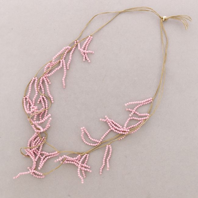 COLLAR LARGO CUENTAS RESINA
