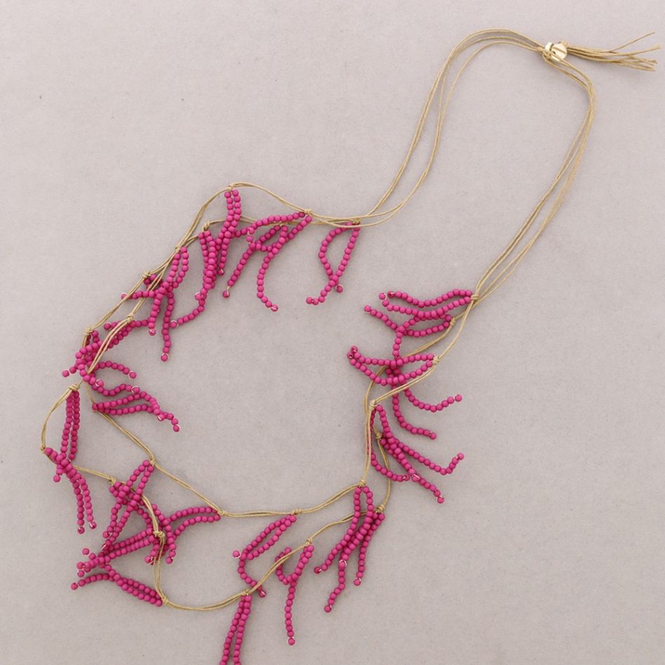 LONG NECKLACE WITH RESIN BEADS
