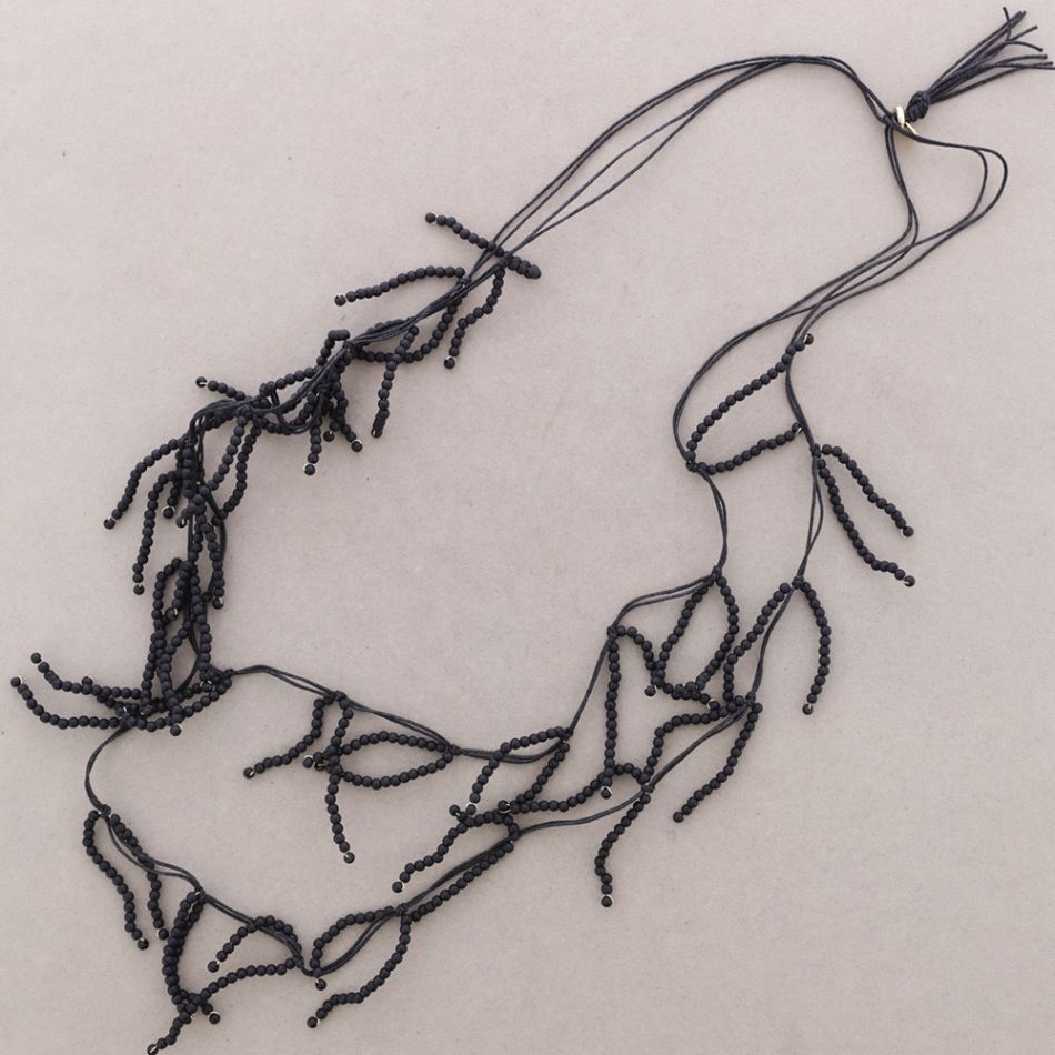 LONG NECKLACE WITH RESIN BEADS