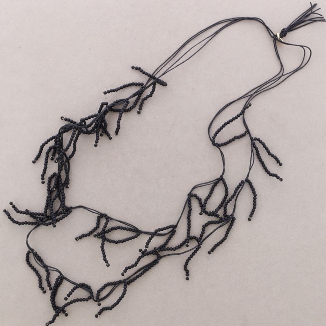 LONG NECKLACE WITH RESIN BEADS