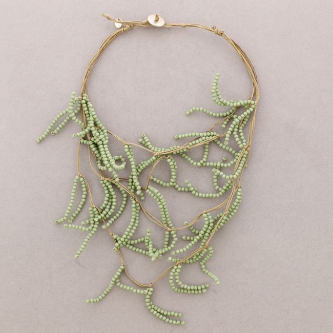 RESIN BEADS PENDANT NECKLACE