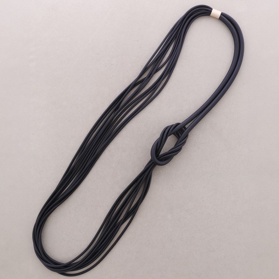 COLLAR LARGO IMÁN GOMA NUDO