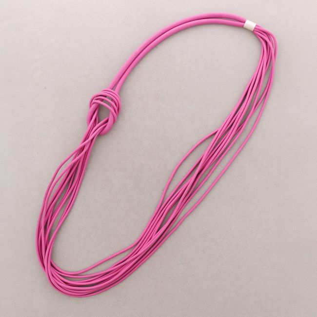COLLAR LARGO IMÁN GOMA NUDO
