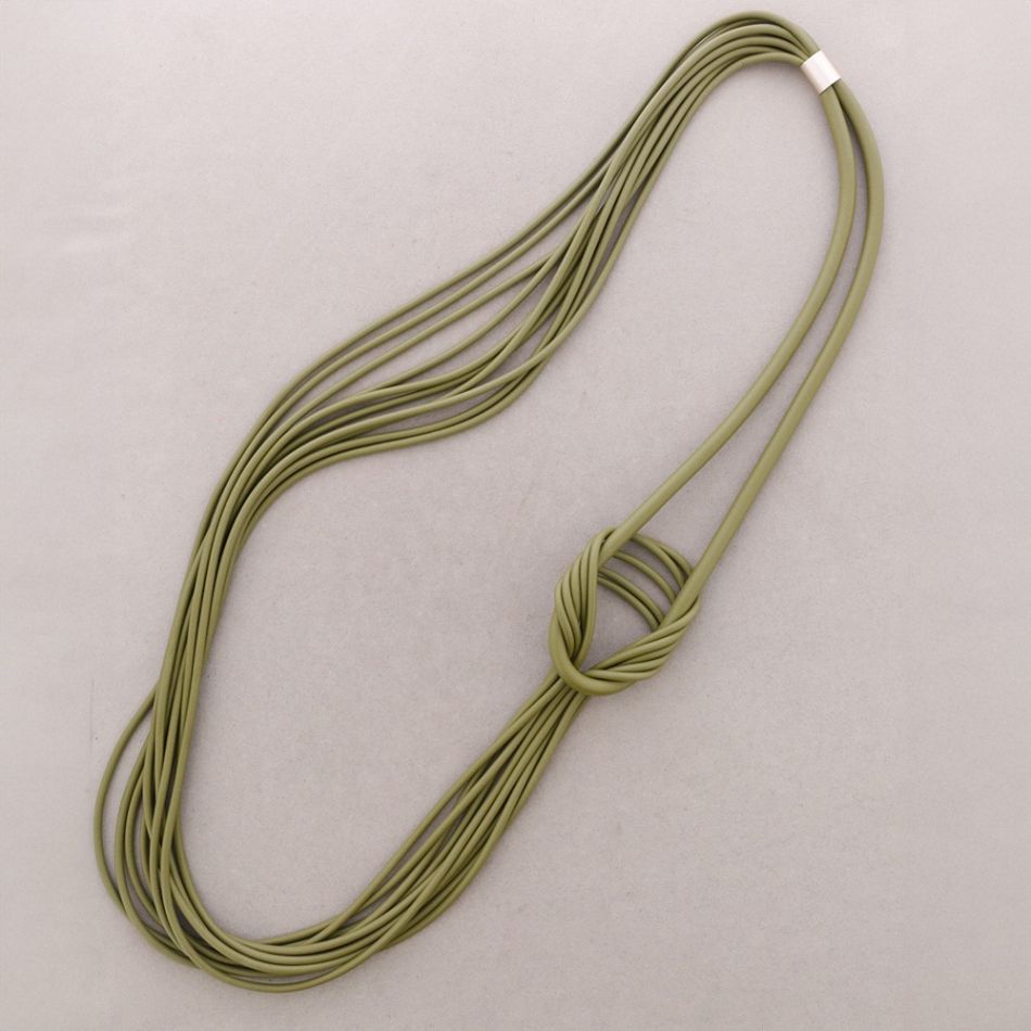 COLLAR LARGO IMÁN GOMA NUDO