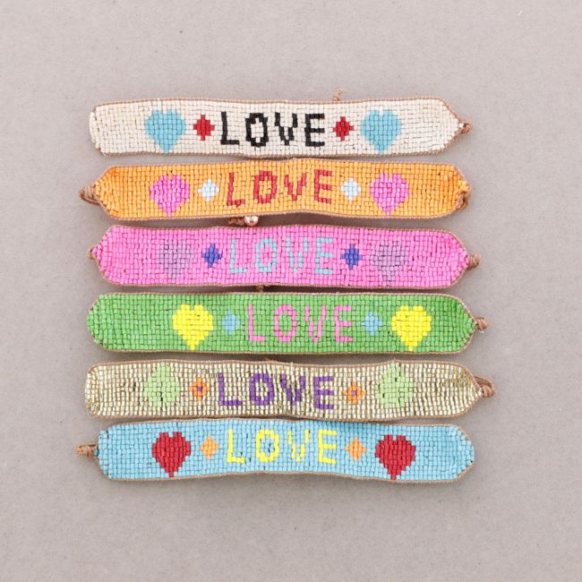 PULSERA MACRAMÉ ABALORIOS LOVE