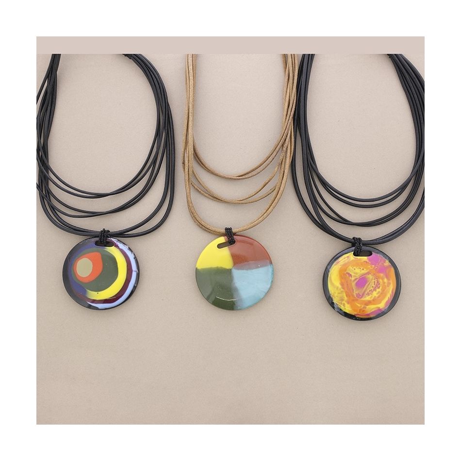 RESIN PENDANT LEATHER SHORT NECKLACE