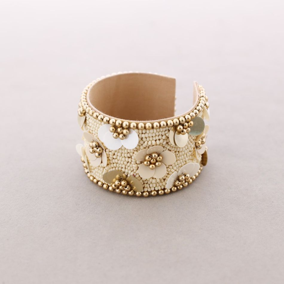 PULSERA ÉTNICA AJUSTABLE FLORES LENTEJUELAS ABALORIOS