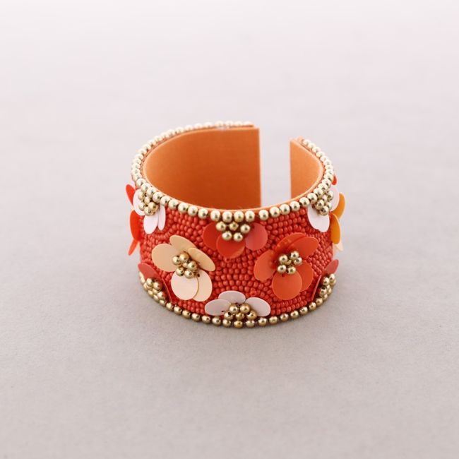 PULSERA ÉTNICA AJUSTABLE FLORES LENTEJUELAS ABALORIOS