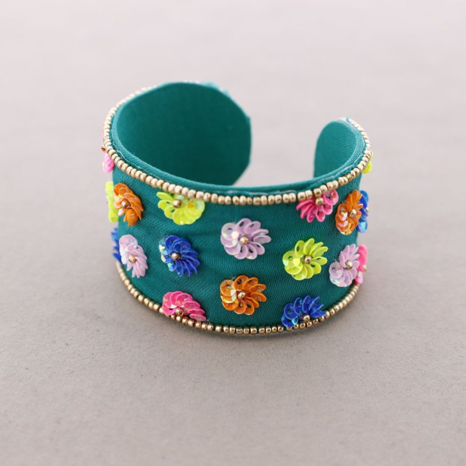 PULSERA ÉTNICA AJUSTABLE FLORES LENTEJUELAS
