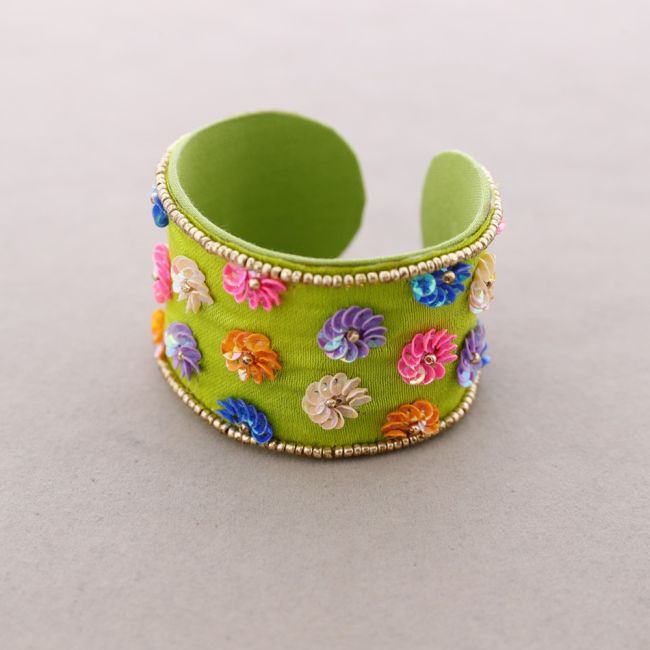 PULSERA ÉTNICA AJUSTABLE FLORES LENTEJUELAS