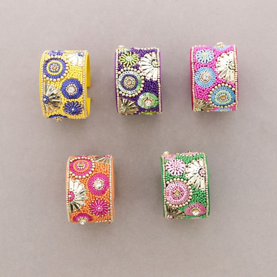 ADJUSTABLE ETHNIC BEADS BRACELET