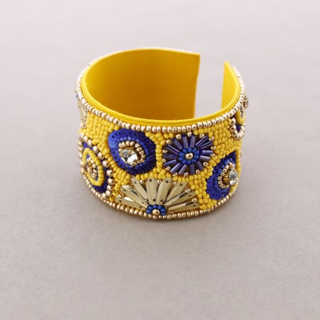 ADJUSTABLE ETHNIC BEADS BRACELET