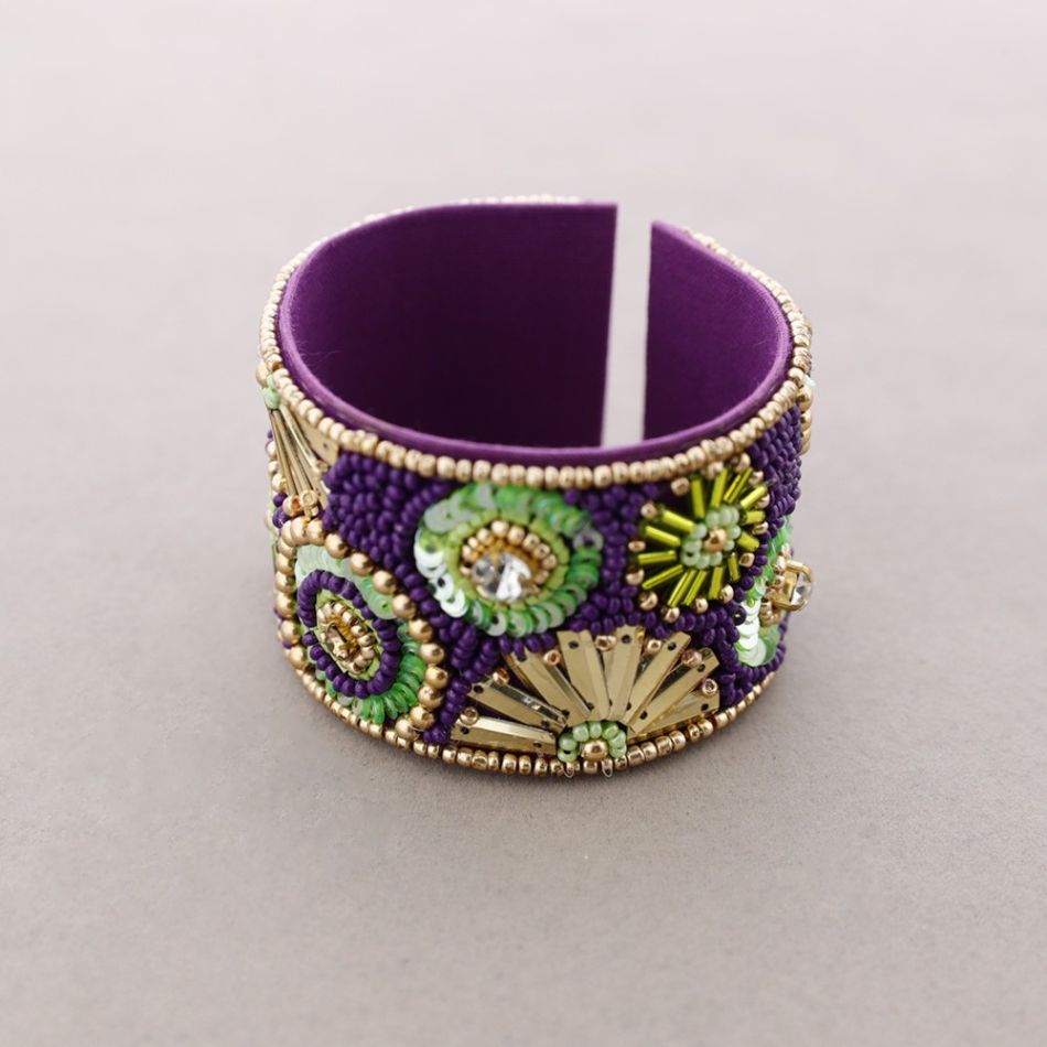 ADJUSTABLE ETHNIC BEADS BRACELET