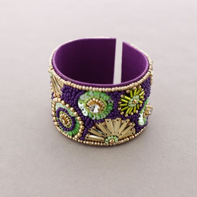 ADJUSTABLE ETHNIC BEADS BRACELET