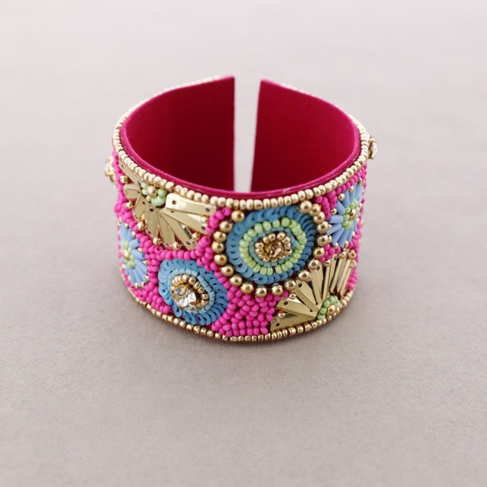 ADJUSTABLE ETHNIC BEADS BRACELET
