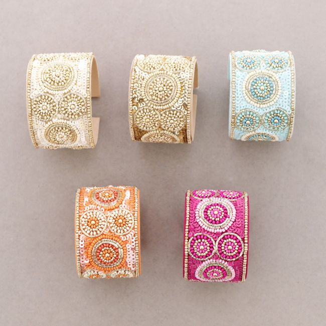 ADJUSTABLE ETHNIC BEADS BRACELET