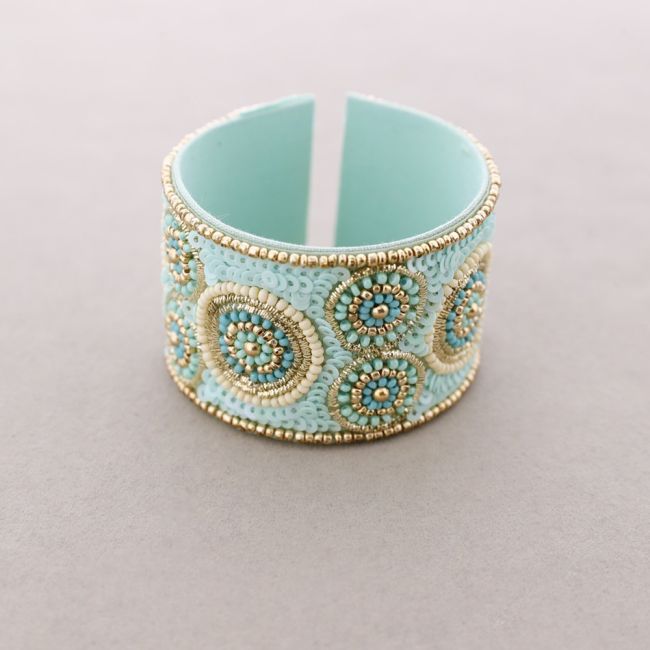 ADJUSTABLE ETHNIC BEADS BRACELET