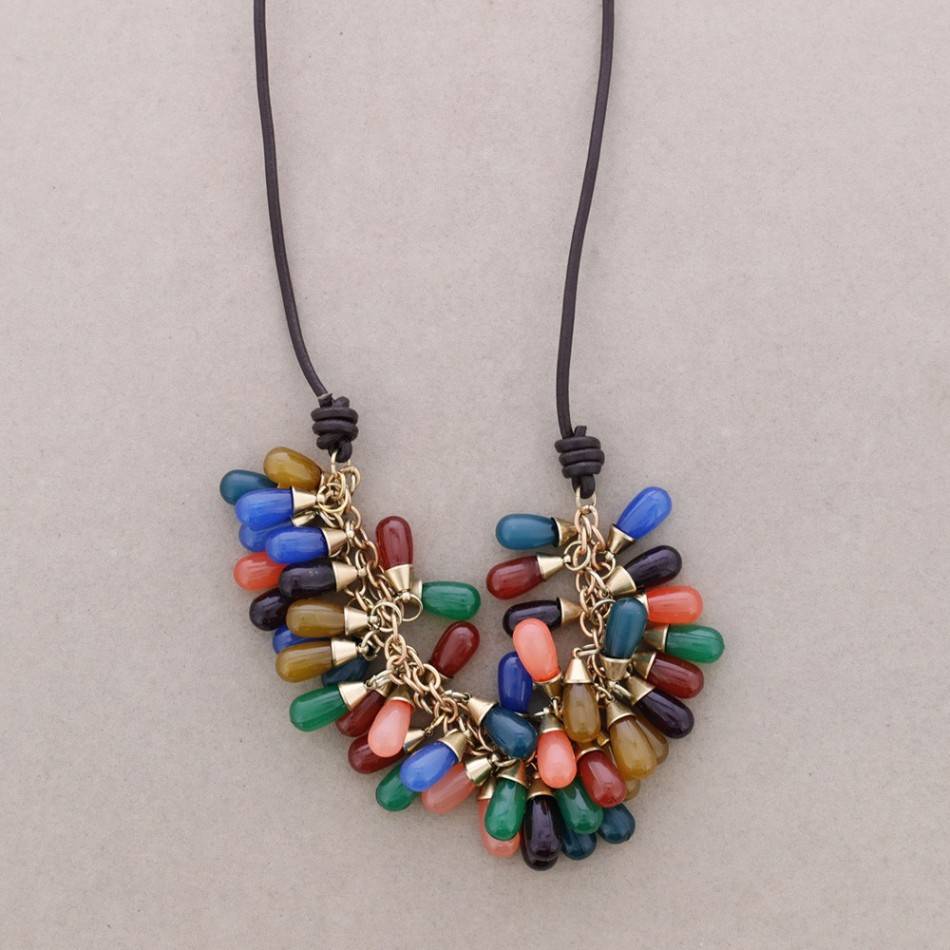 LEATHER SHORT NECKLACE WITH DROPS