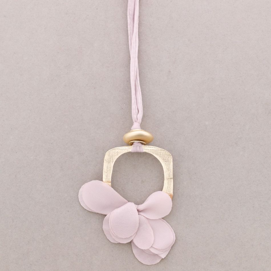 COLLAR LARGO COLGANTE METAL FLOR TELA