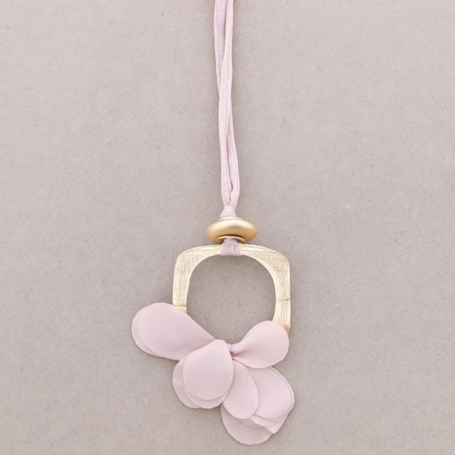 COLLAR LARGO COLGANTE METAL FLOR TELA