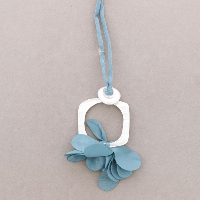 LONG NECKLACE METAL PENDANT FLOWER FABRIC