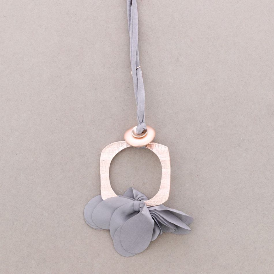 LONG NECKLACE METAL PENDANT FLOWER FABRIC