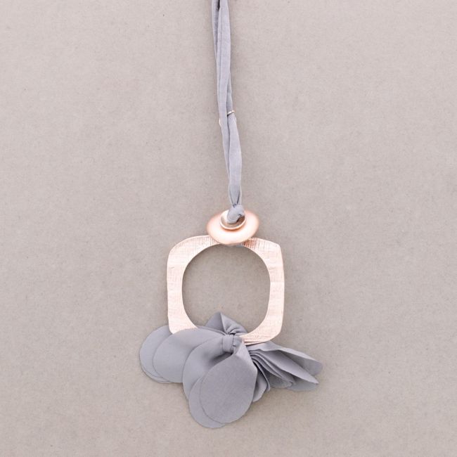 LONG NECKLACE METAL PENDANT FLOWER FABRIC
