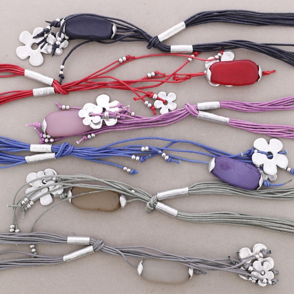 COLLAR LARGO CUENTAS METAL RESINA