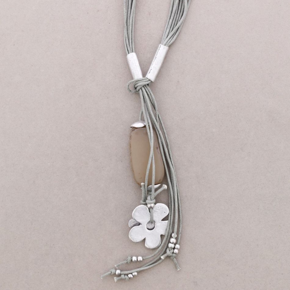 COLLAR LARGO CUENTAS METAL RESINA