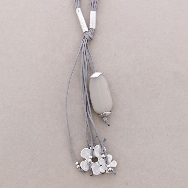 COLLAR LARGO CUENTAS METAL RESINA