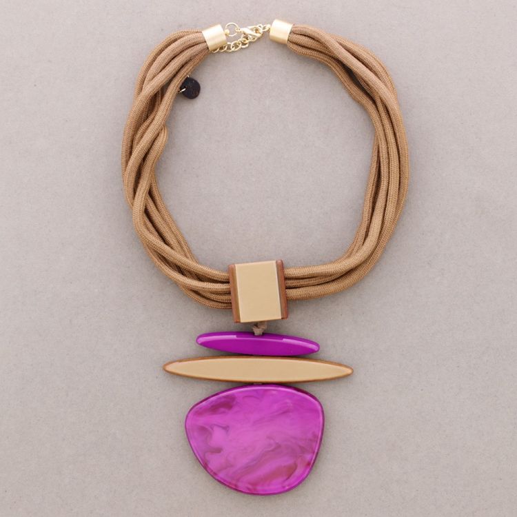 RESIN PENDANT NECKLACE