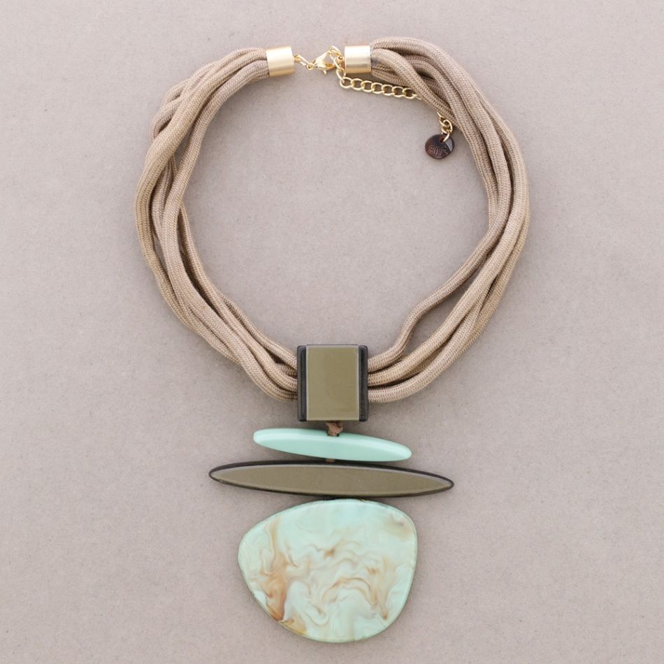 RESIN PENDANT NECKLACE