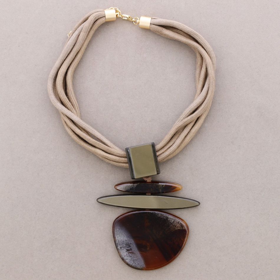 RESIN PENDANT NECKLACE