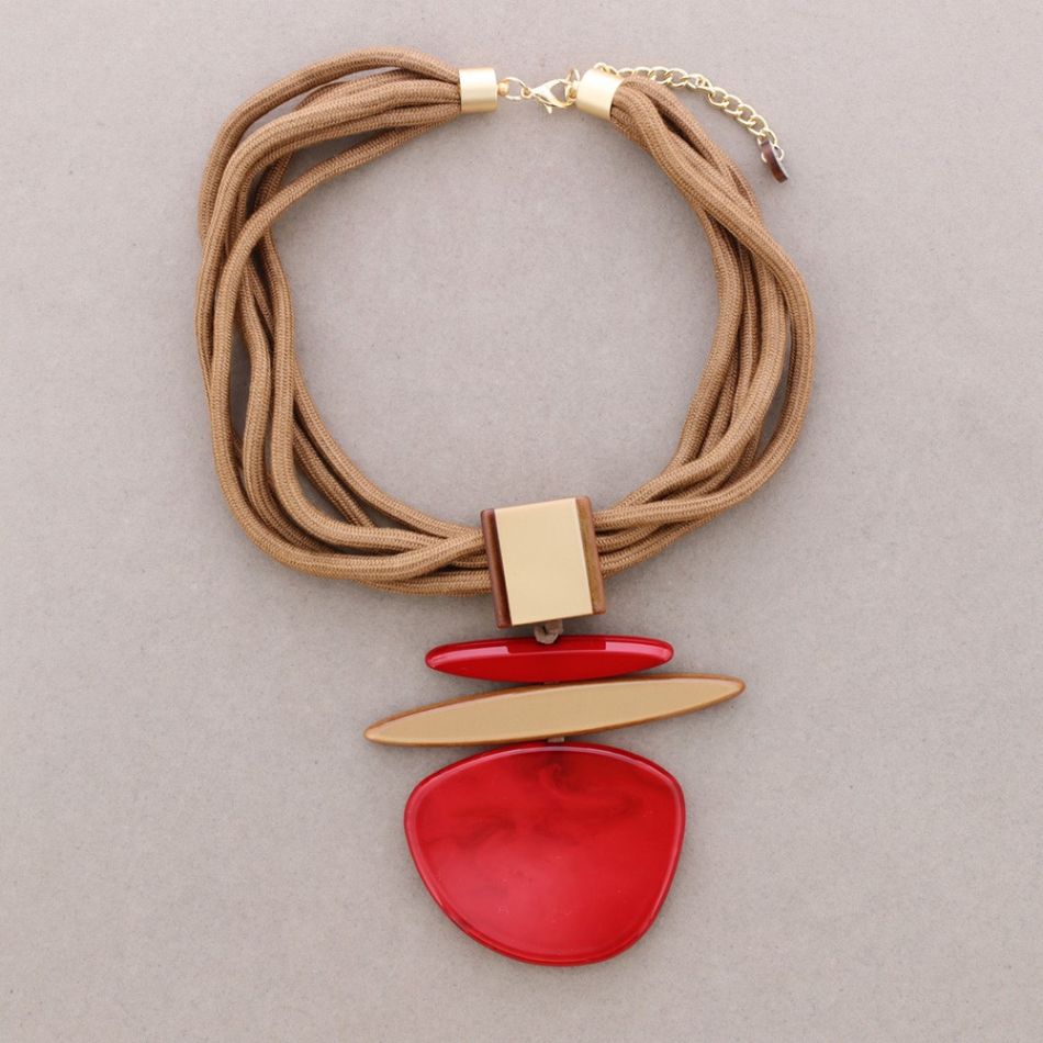 RESIN PENDANT NECKLACE