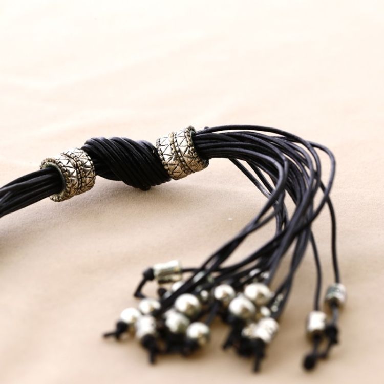 LONG LEATHER NECKLACE WITH METAL BEADS