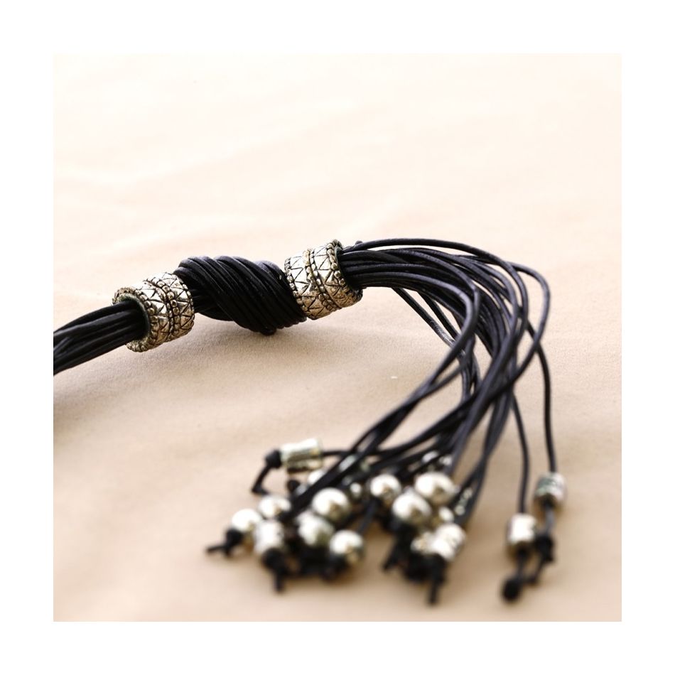 COLLAR LARGO CUERO CUENTAS METAL