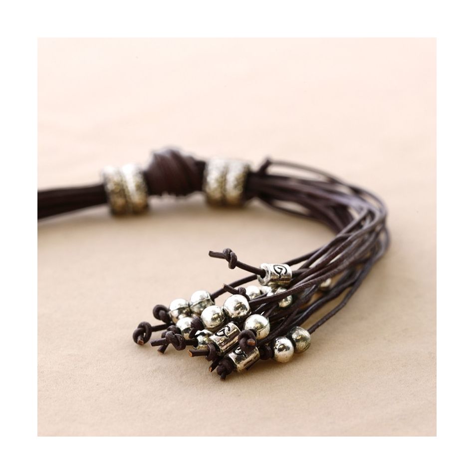 COLLAR LARGO CUERO CUENTAS METAL