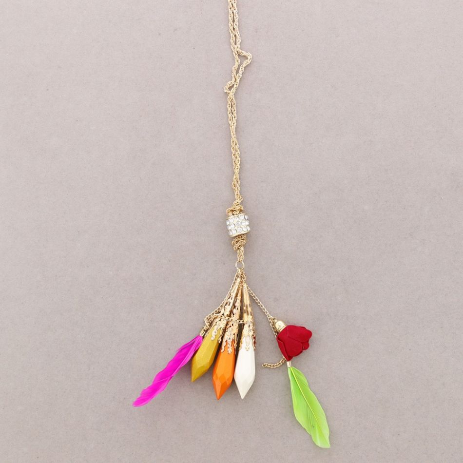 COLLAR LARGO COLG. METAL RESINA PLUMAS
