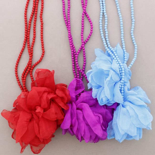 COLLAR LARGO MULTIFUNCIONAL CUENTAS RESINA DOBLE FLOR TELA