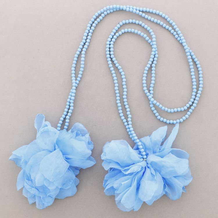 COLLAR LARGO MULTIFUNCIONAL CUENTAS RESINA DOBLE FLOR TELA