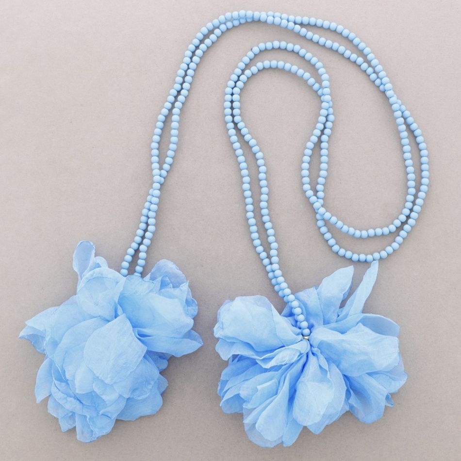 COLLAR LARGO MULTIFUNCIONAL CUENTAS RESINA DOBLE FLOR TELA