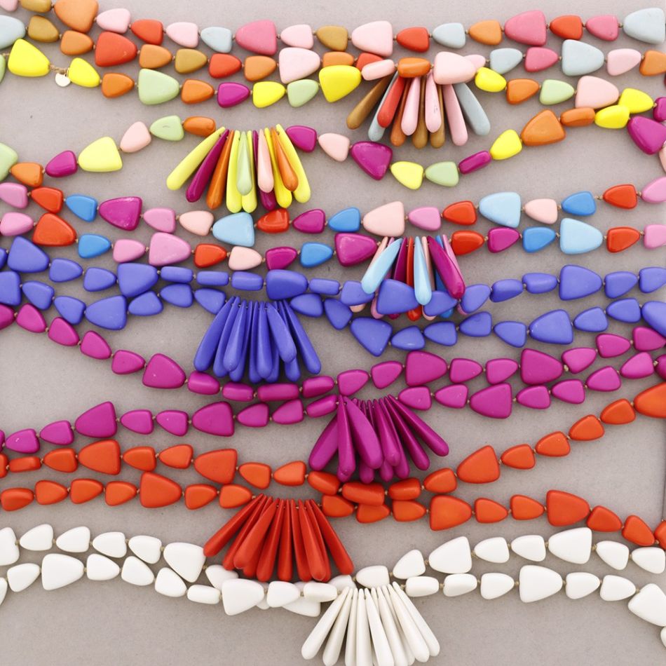 COLLAR LARGO CUENTAS RESINA