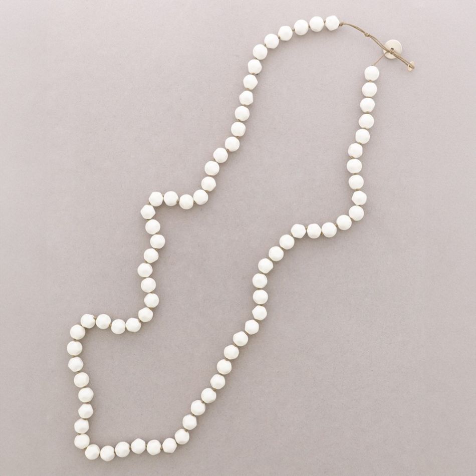 LONG RESIN BEADS NECKLACE