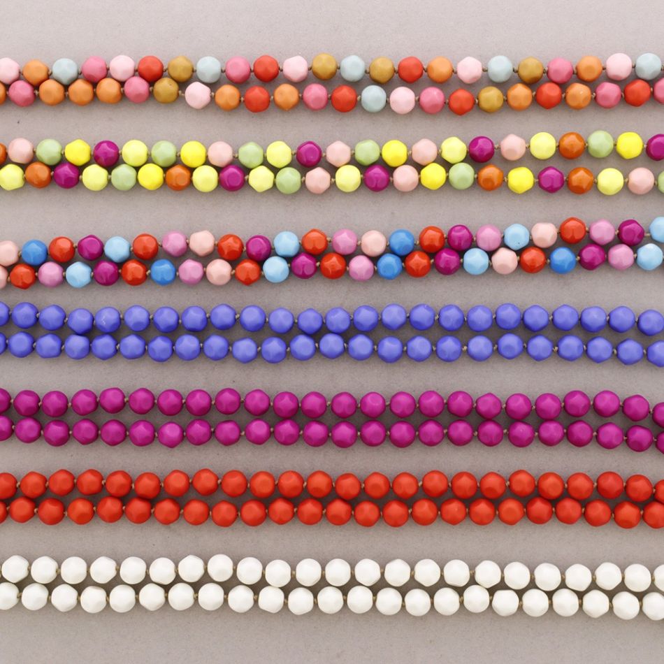 LONG RESIN BEADS NECKLACE